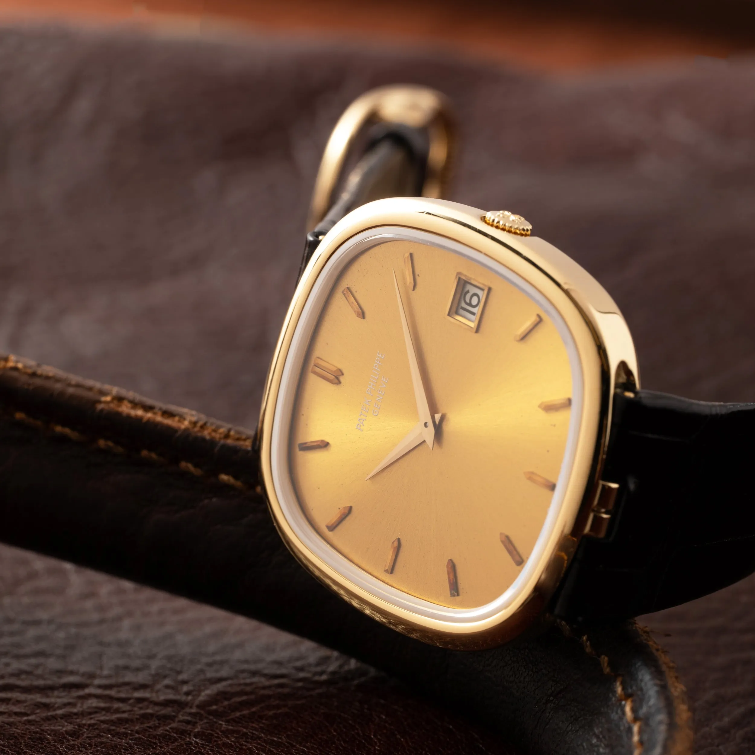 Patek Philippe Golden Ellipse 'TV Case'